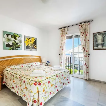 Sleeps 6 Pool Air Con Wifi