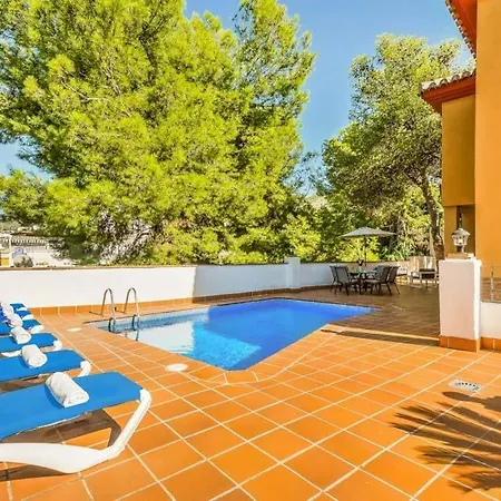 Villa Sleeps 6 Pool Air Con Wifi