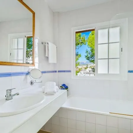 Villa Sleeps 6 Pool Air Con Wifi