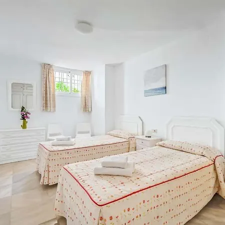 Sleeps 6 Pool Air Con Wifi *