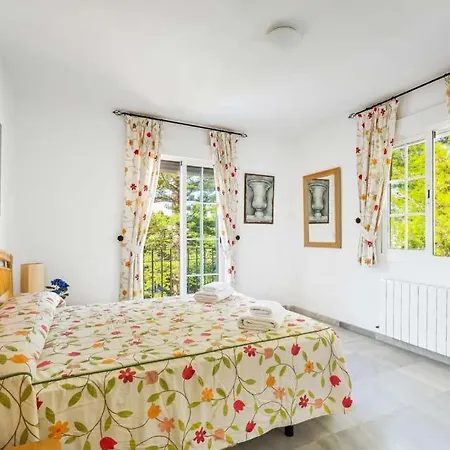 Villa Sleeps 6 Pool Air Con Wifi *
